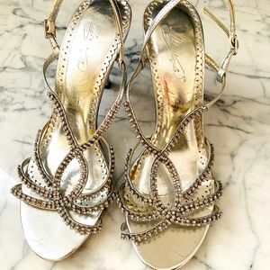Michaelangelo Size 7 Crystal Heels